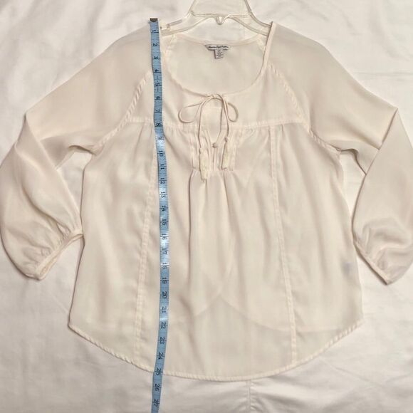 American Eagle Blouse Size Medium Cream Three Quarter Sleeves Split Back Design - Picture 10 of 11
